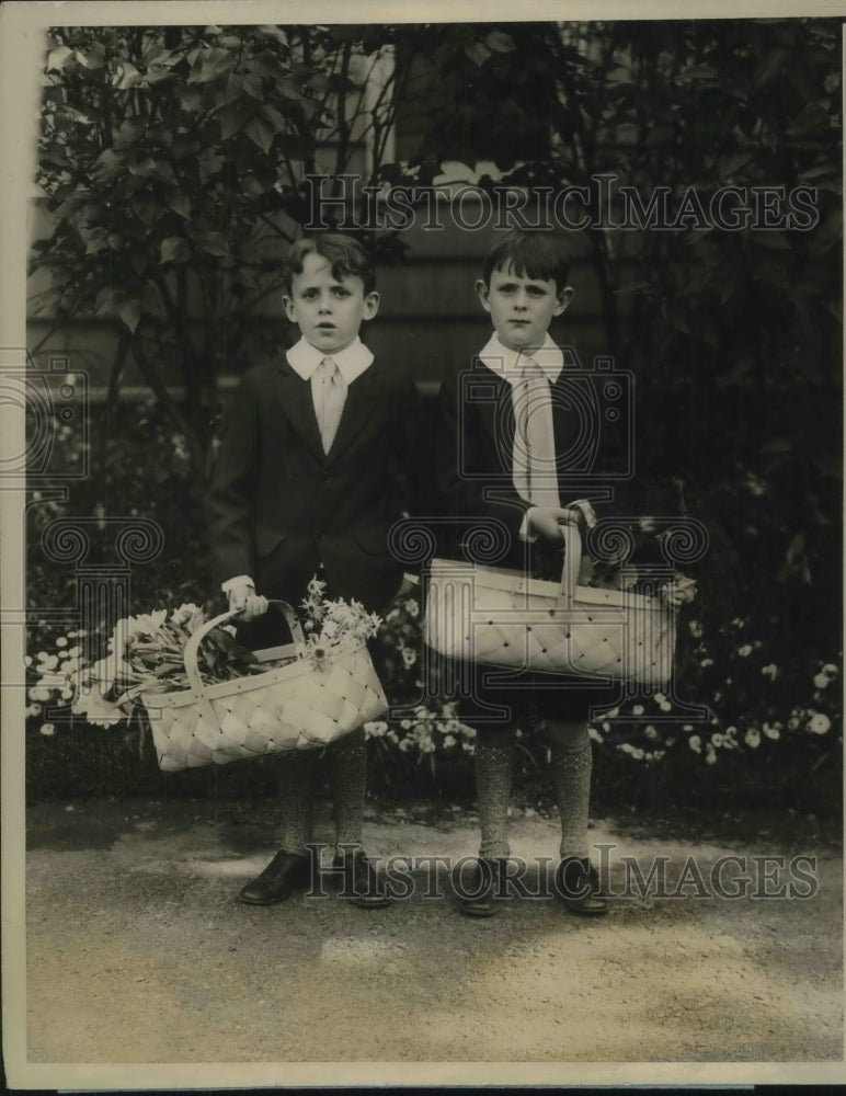 1928 Clifford & Joseph Shea at Mrs Payne Whitney estate - Historic Images