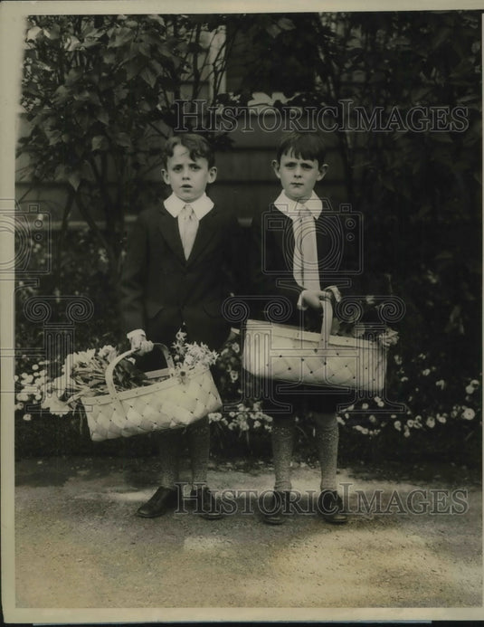 1928 Clifford & Joseph Shea at Mrs Payne Whitney estate - Historic Images