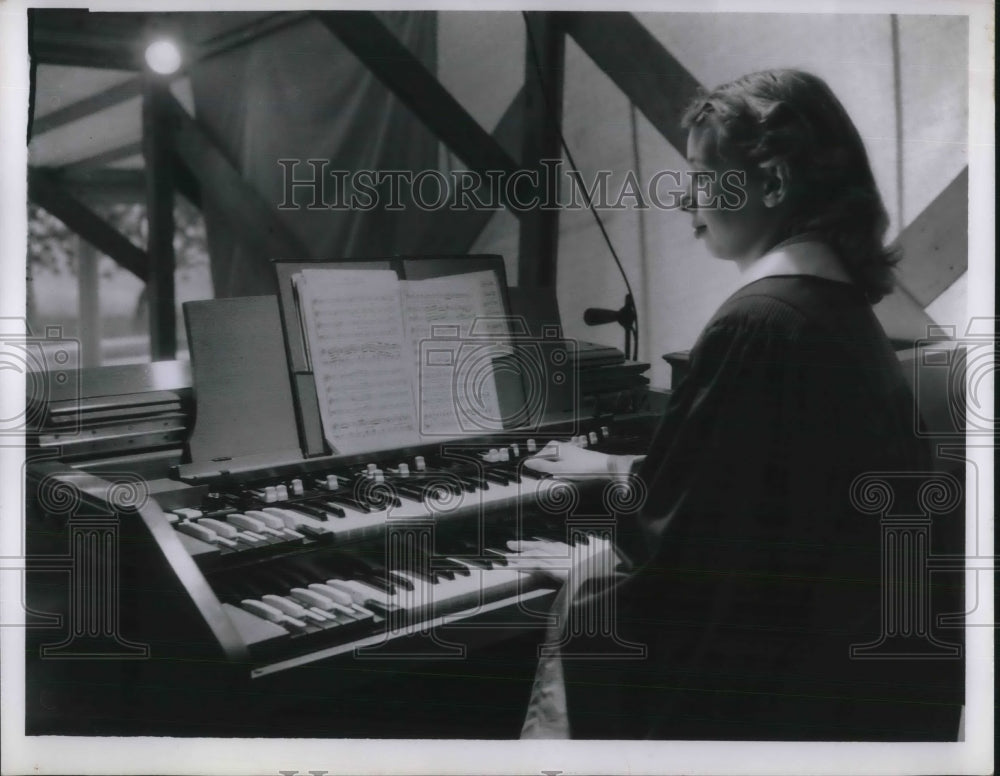 1956 Press Photo Judy Hausser Organist Easter sunrise Services - Historic Images