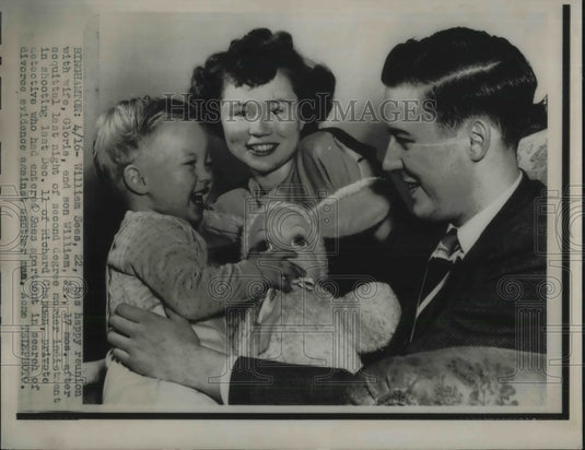 1949 Press Photo William Sees wife Gloria and son William Jr. acquitted murder - Historic Images