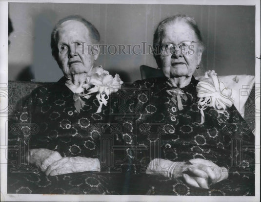 1961 Twins celebrate 95th birthday in Texas - Historic Images