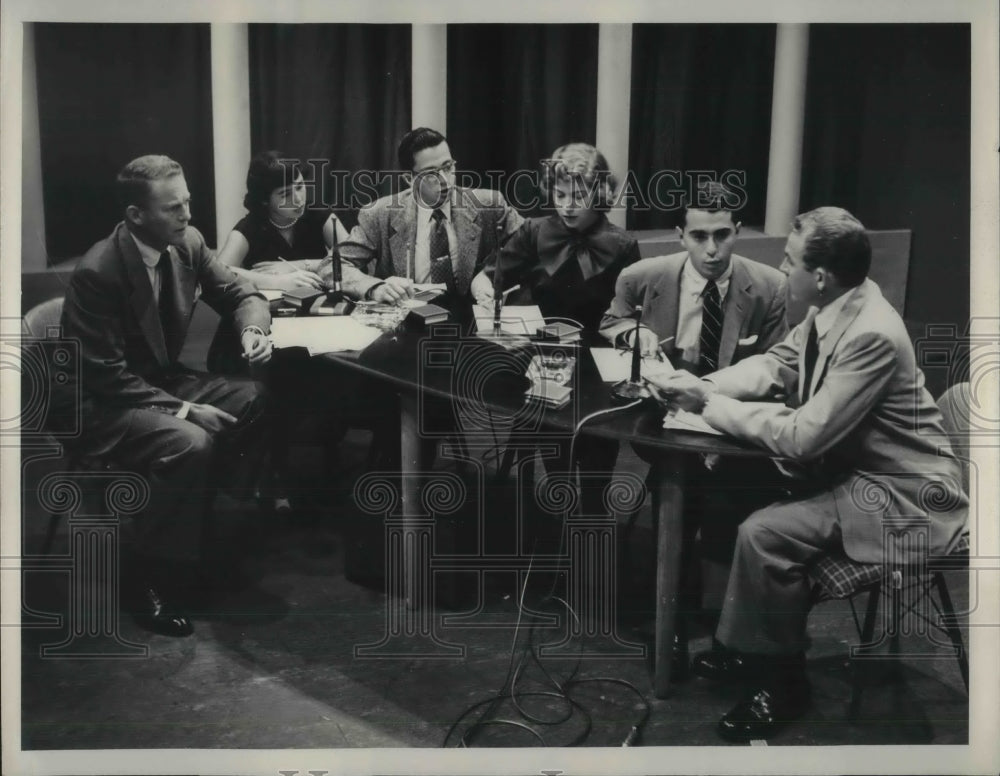 1953 Press Photo Marc Cramer, Charles Collingwood and Student Panelists - Historic Images