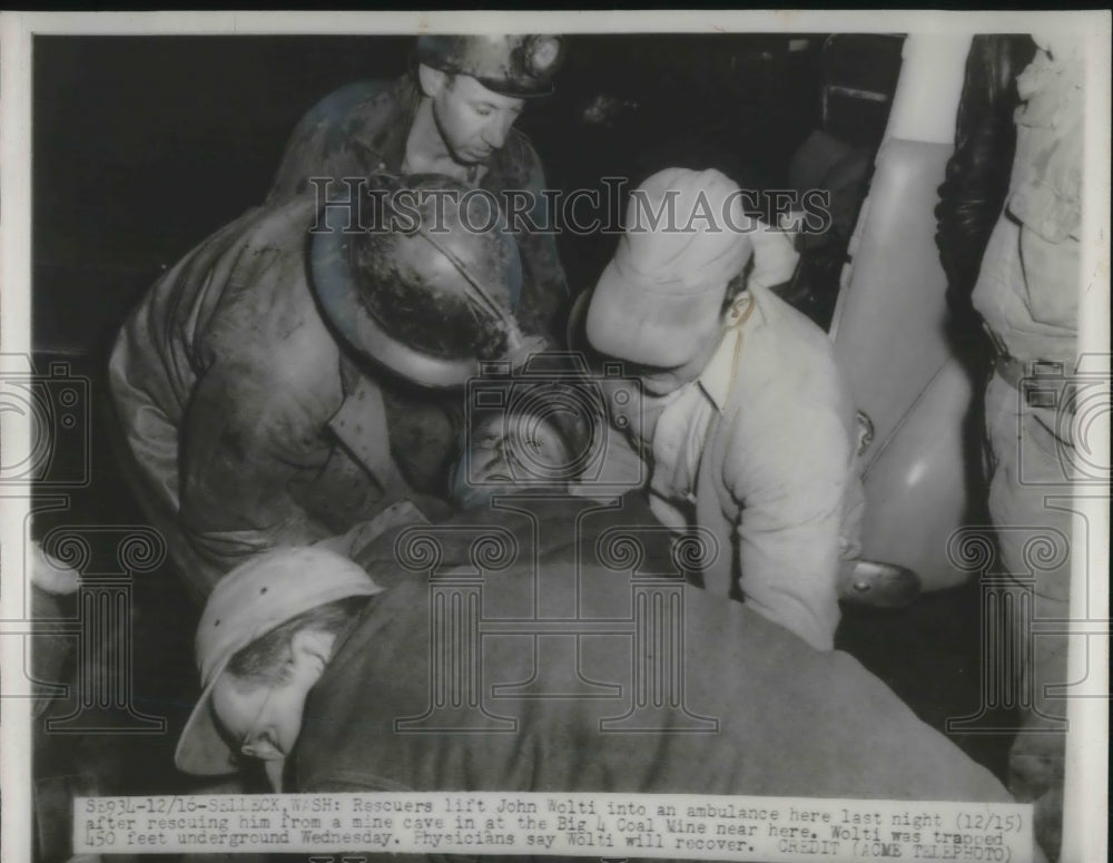 1950 Press Photo Rescue workers rescuing coal miner from collapsed mine - Historic Images