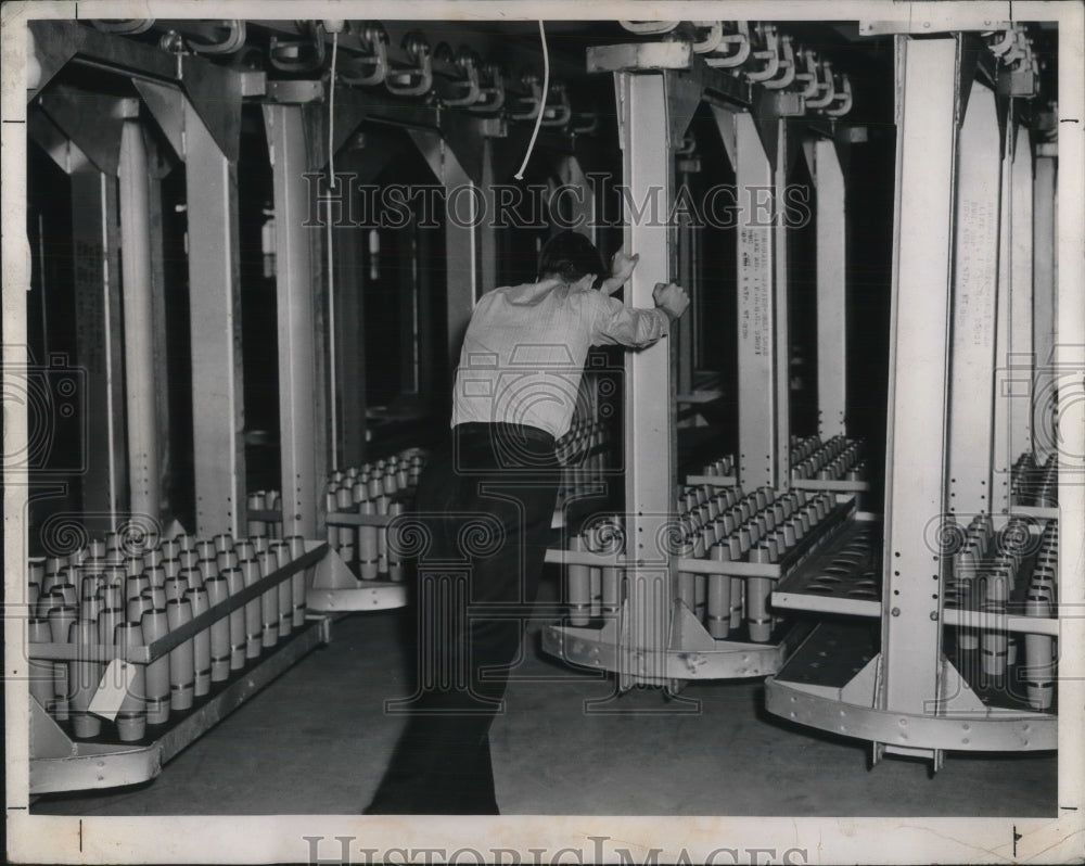 1941 Press Photo 75 MM Shell Cases Going Thru Load Line - neb98538 - Historic Images