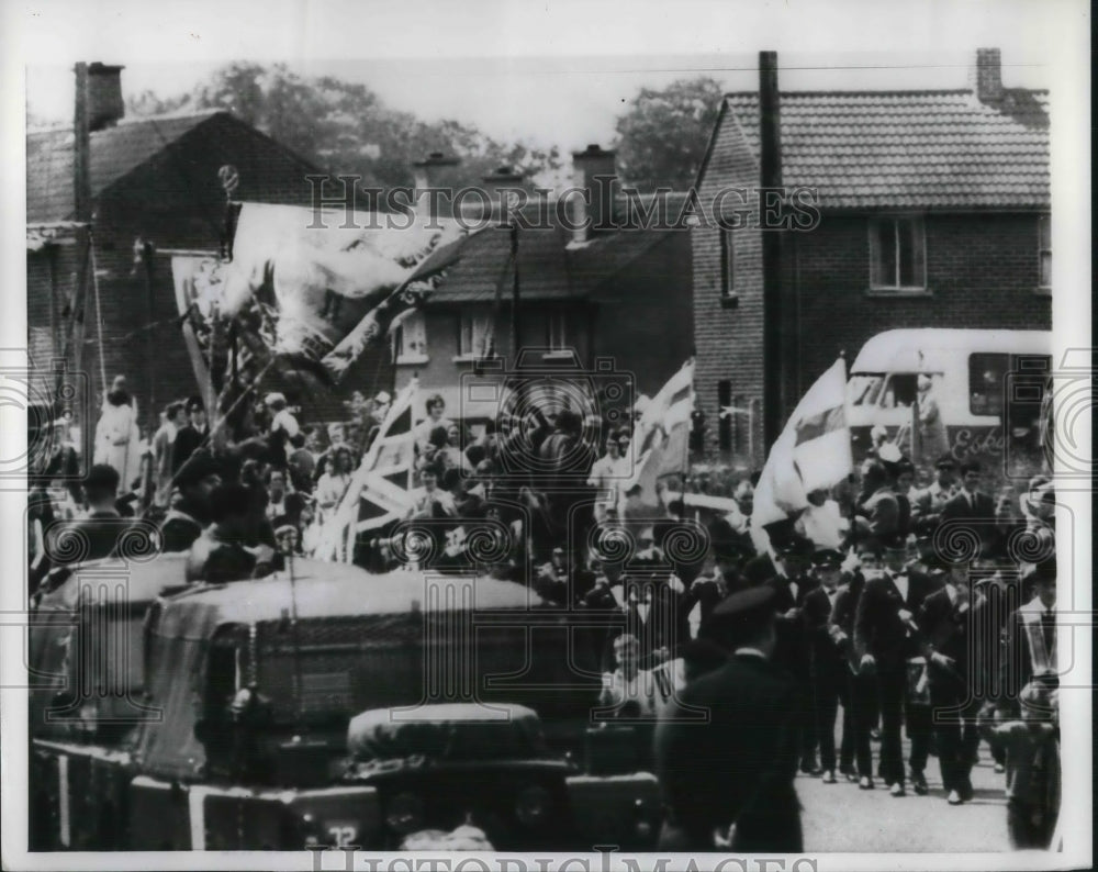 1970 Press Photo British Troops in Belfast Keep Watch on Protestants March - Historic Images