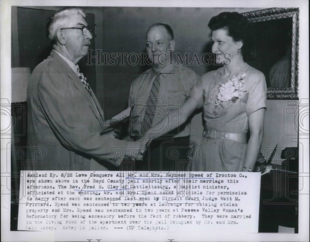 1955 Press Photo Mr. and Mrs. Raymond Speed, The Rev. Fred Clay-Historic Images