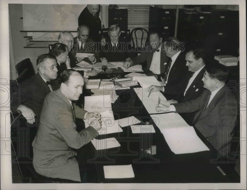 1940 Press Photo Senate-House Conference Committee Meeting Conscription Bill - Historic Images