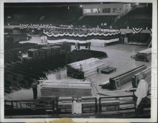 1944 Press Photo Workmen Prepare Platform at Chicago Stadium for Convention - Historic Images