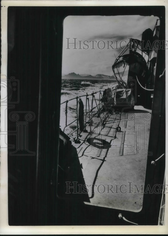 1942 Press Photo View From British Warship Patrolling Trade Routes - Historic Images