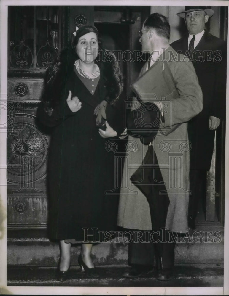 1935 Press Photo Mrs Marie Schultz Wife of Officer Frank Schultz &amp; Attorney-Historic Images