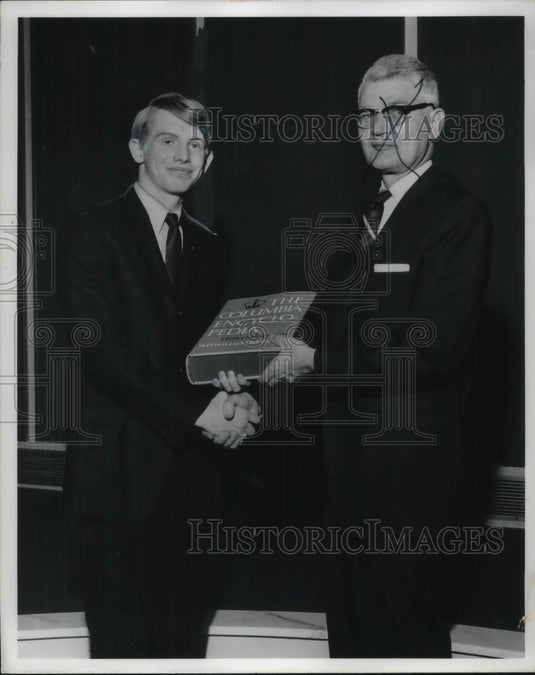 1967 Press Photo Tom M Seger of Miami University - Historic Images