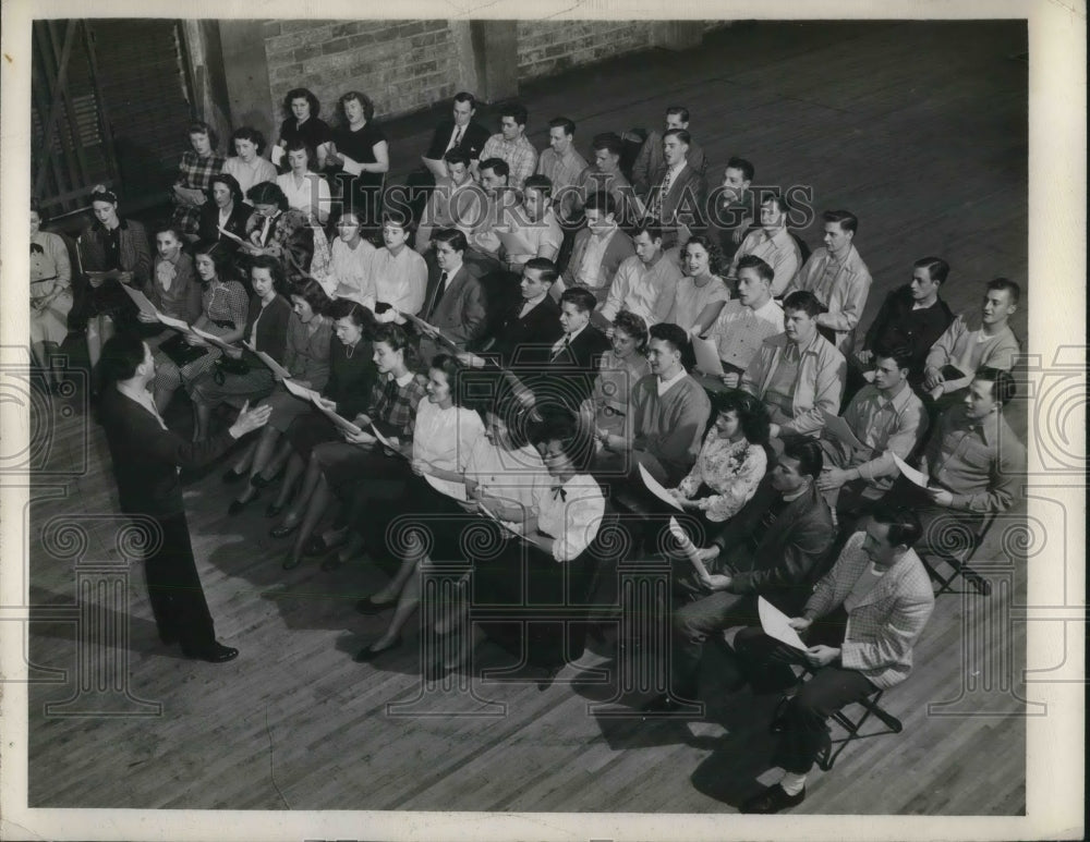 1948 Press Photo Father Kuhns Directs Glee Club Of Counsel Club - neb98801 - Historic Images