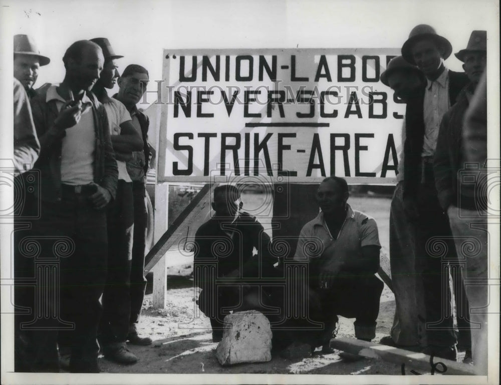 1937 Press Photo Parker Dam workers on strike in California - Historic Images