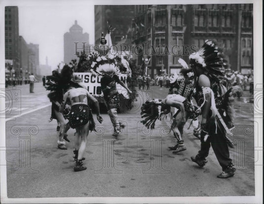 1950 Press Photo Chicago, Ill Lions Intl Convention parade on Michigan Blvd - Historic Images