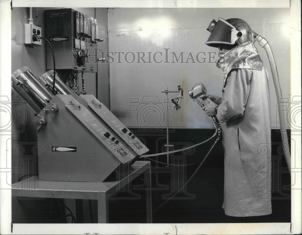 1969 Press Photo Rust Proofing Laboratory Employee - Historic Images