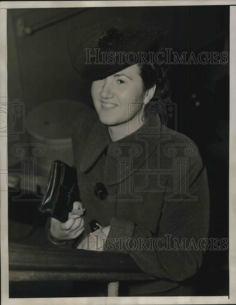 1940 Press Photo Maria M. Uspizua of Navarnez, Spain - Historic Images