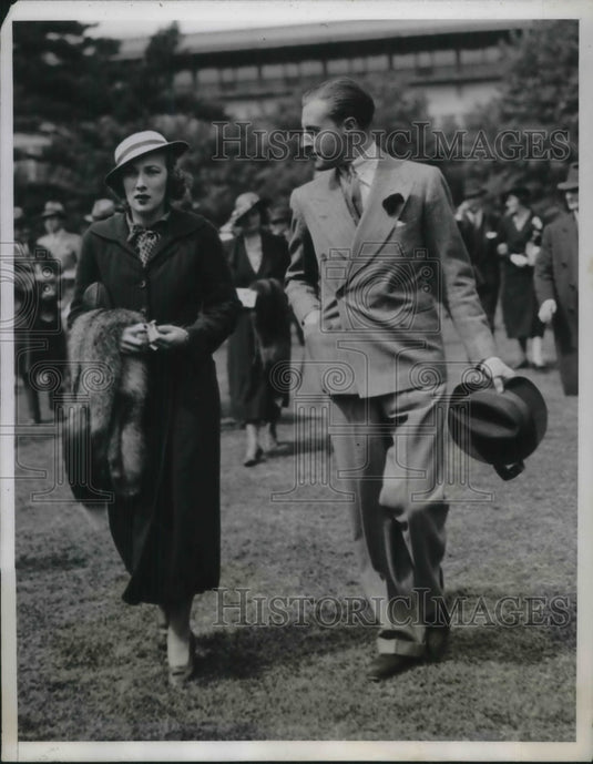 1935 Press Photo Miss Dorothy Fell David Stuart Low Belmont Park Races - Historic Images