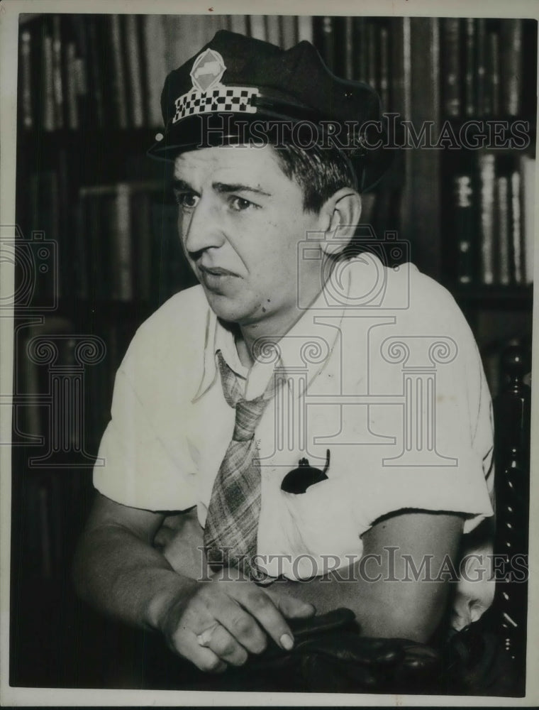 1935 Press Photo Policeman on Dickinson murder case - Historic Images