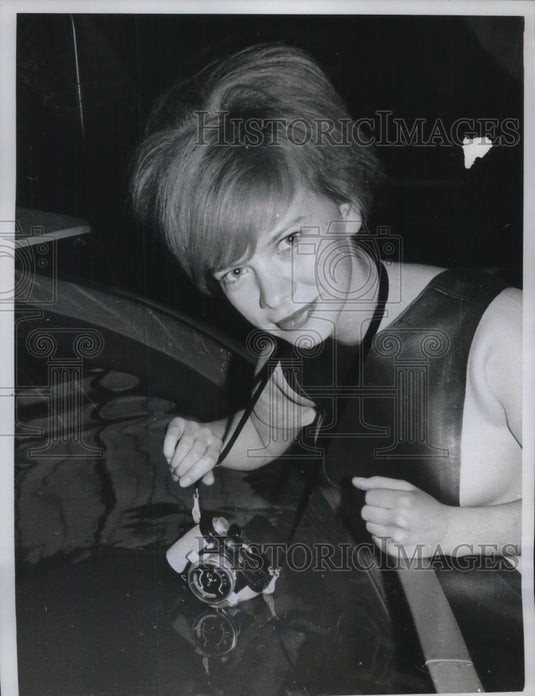 1962 Press Photo Young boy in with waterproof camera in Hamburg West Germany - Historic Images