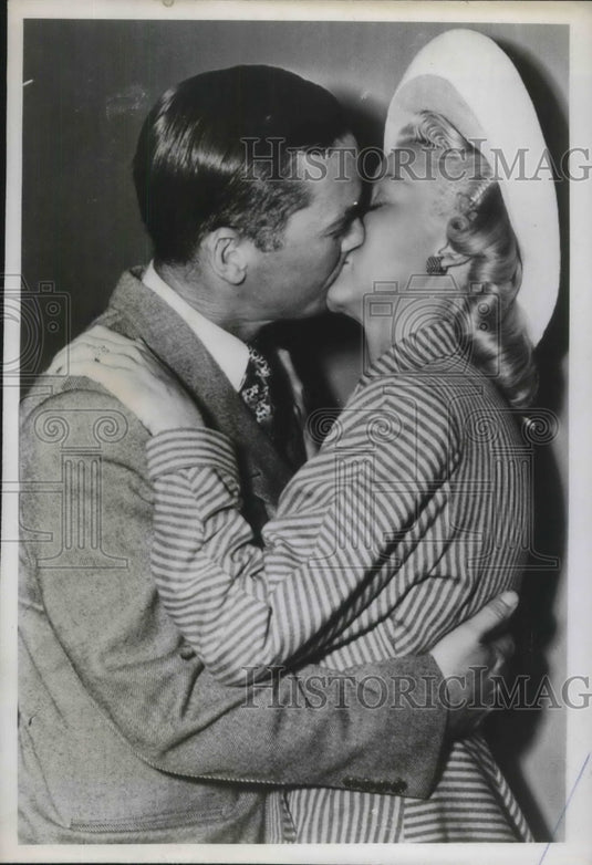 1947 Press Photo Los Angeles Sugar Heir John Spreckels With Lou Dell Trial - Historic Images