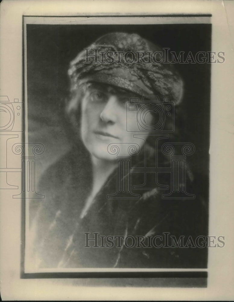 Press Photo Roxy Stinson Washington Portrait In Fur - neb99168 - Historic Images