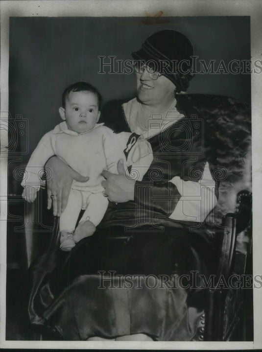1934 Press Photo Camden, NJ Mrs John Kunfuss at custody battle for Roman Gomez - Historic Images