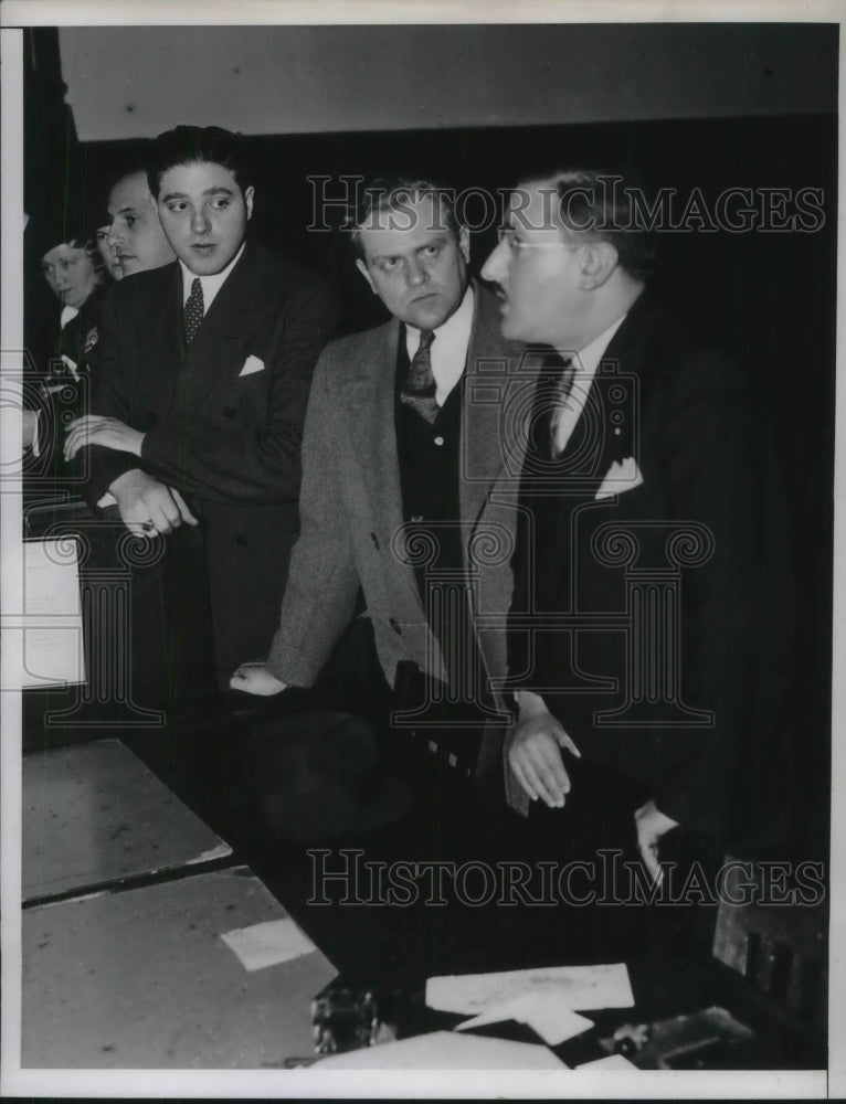 1935 Man shown at his trial in city Magistrate Court - Historic Images