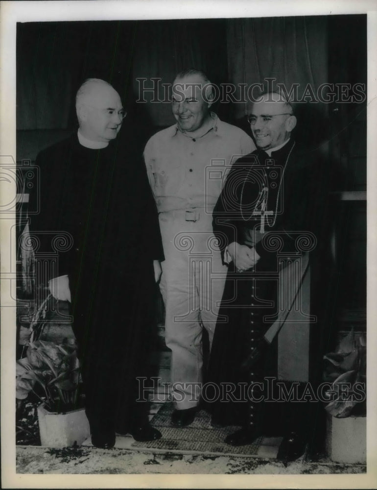 1945 Press Photo Archbishop Francis J Spellman With Major General Larsen USMC - Historic Images