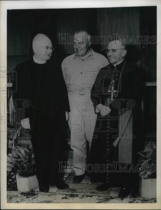 1945 Press Photo Archbishop Francis J Spellman With Major General Larsen USMC - Historic Images