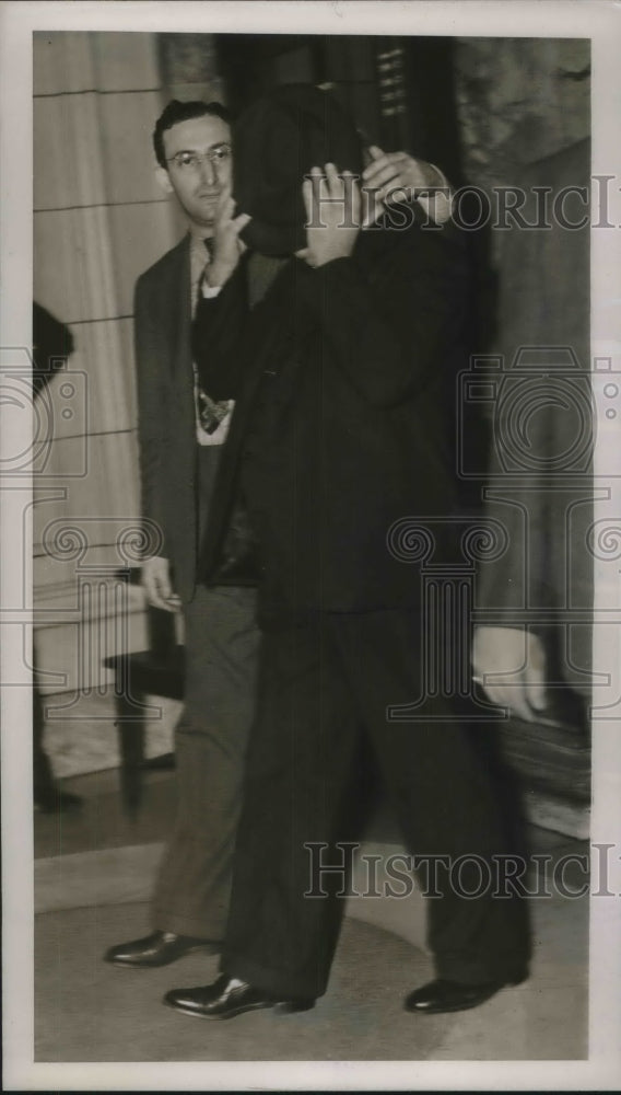 1930 Press Photo Carlos Garcia Hides His Face After Being Arrested - Historic Images