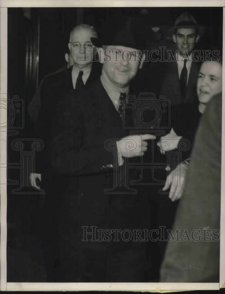 1938 Press Photo LA. Calif. fireman Harold Starr, questioned about bombing - Historic Images