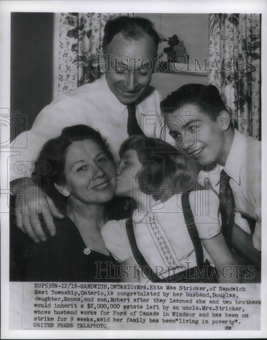 1954 Press Photo Sandwich, Ontario Mrs Etta Mae Stricker & family inherit 2 mill - Historic Images