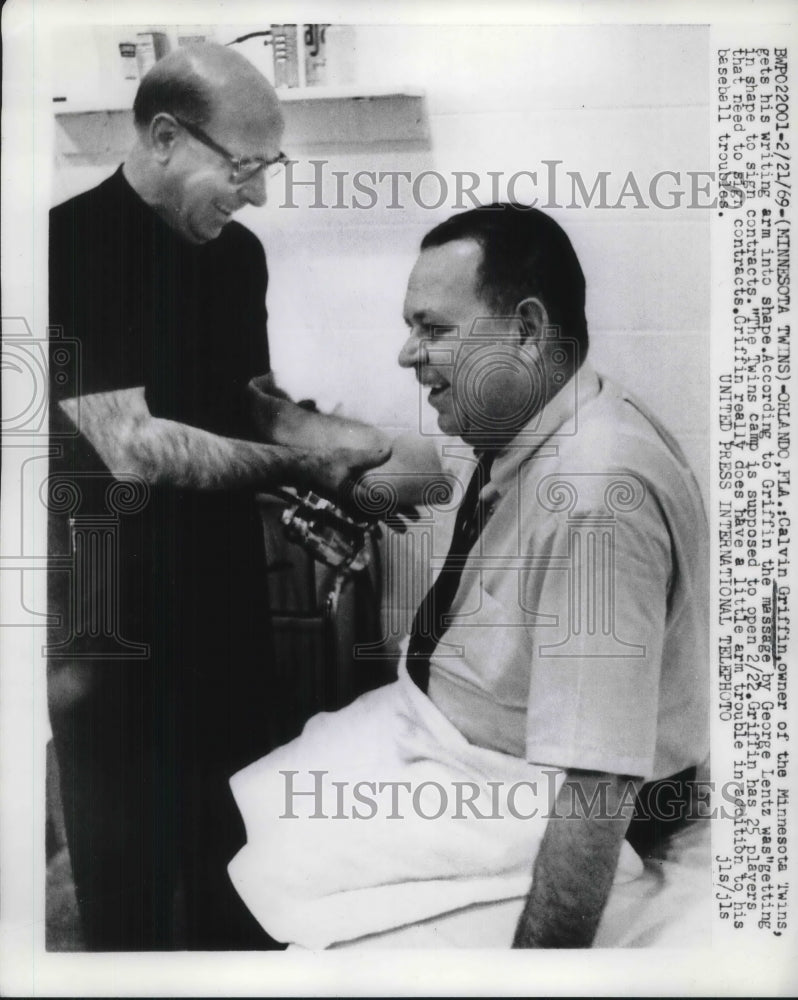 1969 Press Photo Orlando, Fla. Calvin Griffin, owner of Minn Twins - Historic Images