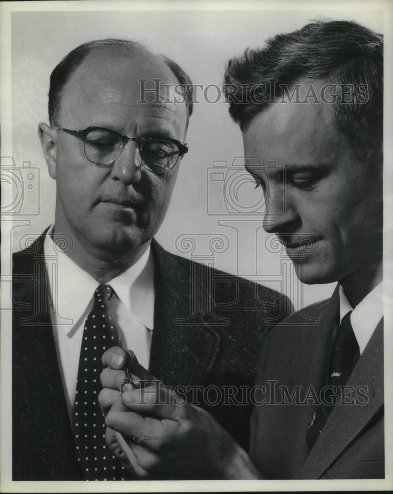 1957 Press Photo GE Research labs, Dr CG Suits &amp; Dr Robert Wentorf - Historic Images