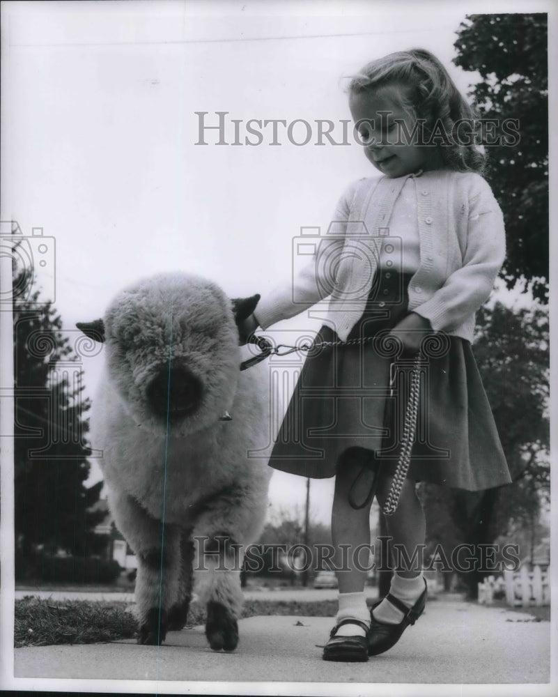 1956 Press Photo Christine Stacey, age 5 &amp; her lamb at Valley Stream, NY - Historic Images