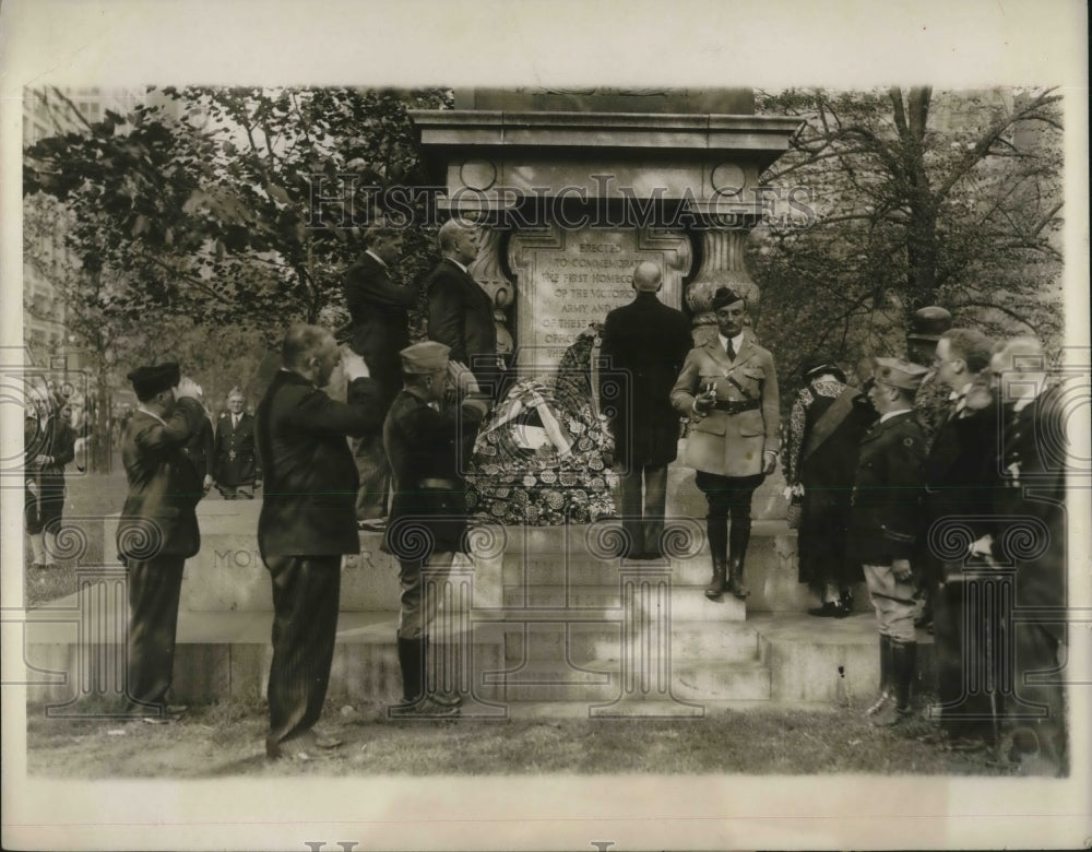 1930 Press Photo FIDAC members lay wreaths at Eternal Light, Madison Square - Historic Images