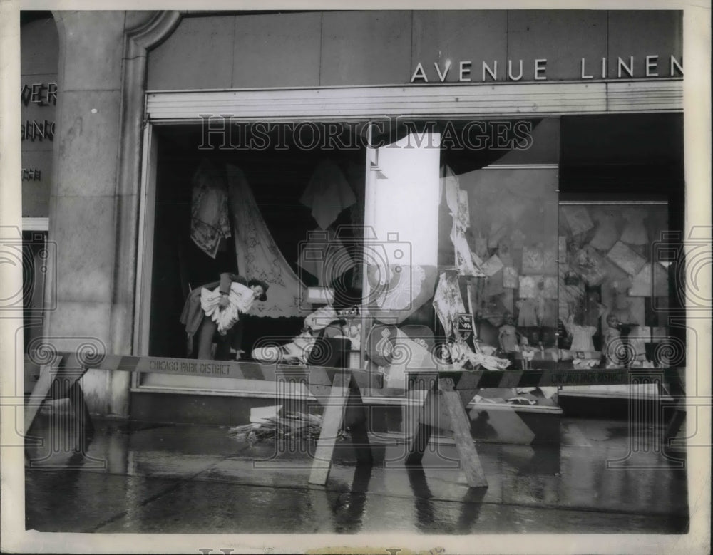 1944 Press Photo Damage to a Michigan Ave Shop in Chicago after Tornado - Historic Images