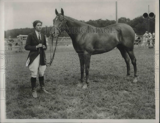1932 Press Photo Caral Gimbel & her horse His Excellence in NY horse show - Historic Images