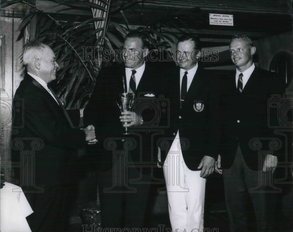 Press Photo Gordon Lindemann of Milwaukee World Championship Trophy - Historic Images