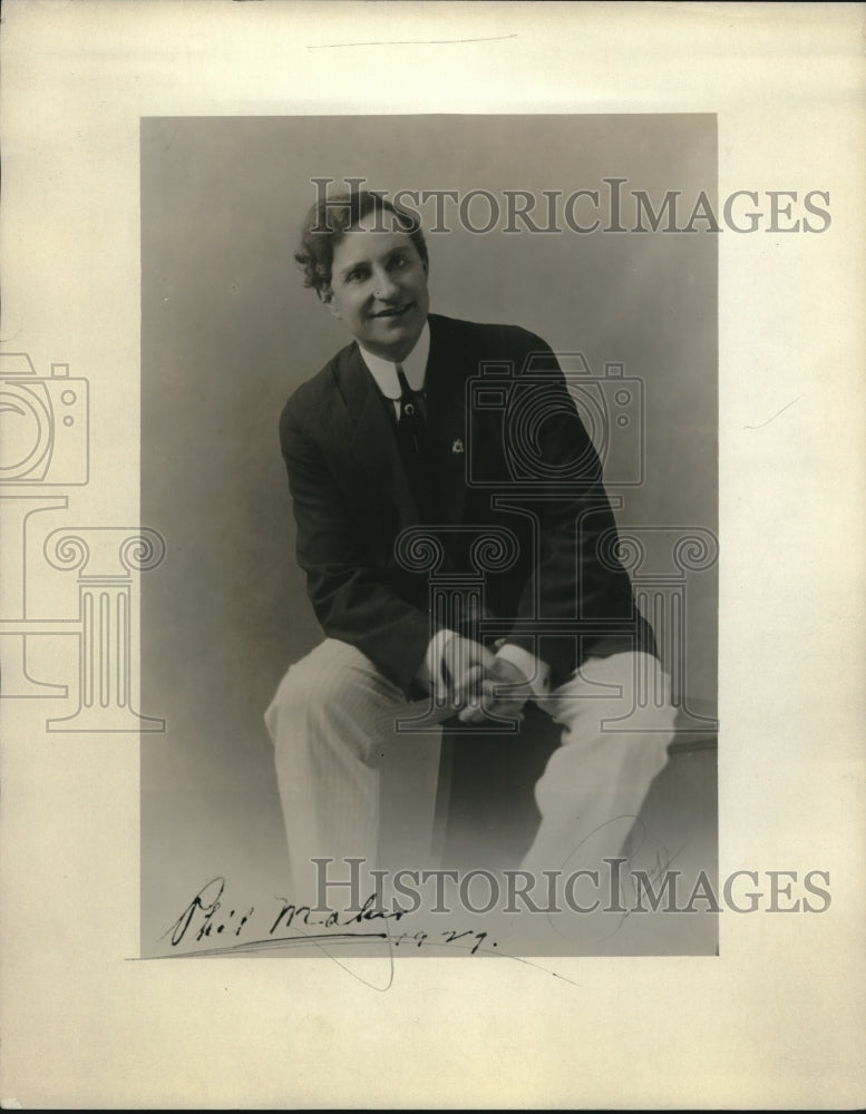 1929 Press Photo Phil Makers Poses For Photo - Historic Images