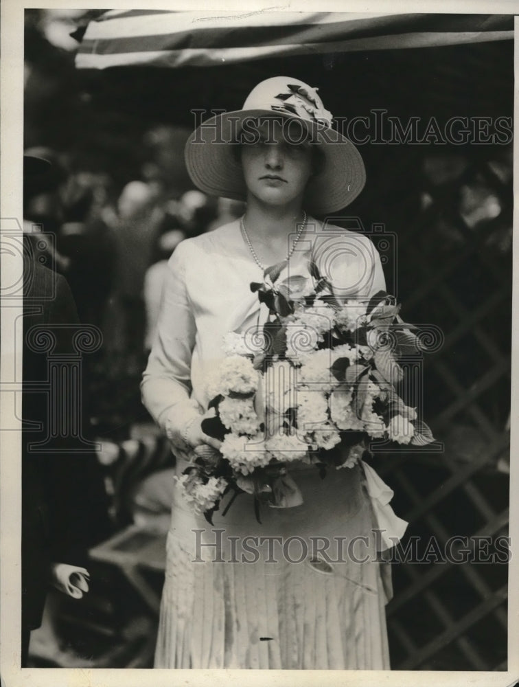 1930 Press Photo Alice Vaux Attends Annual Flower Mart In Philadelphia-Historic Images