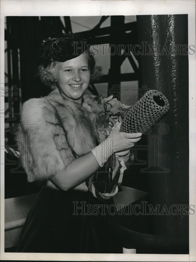 1939 Press Photo Harriet Ann Molloy Daughter of General Counsel of Moore-McCorma - Historic Images