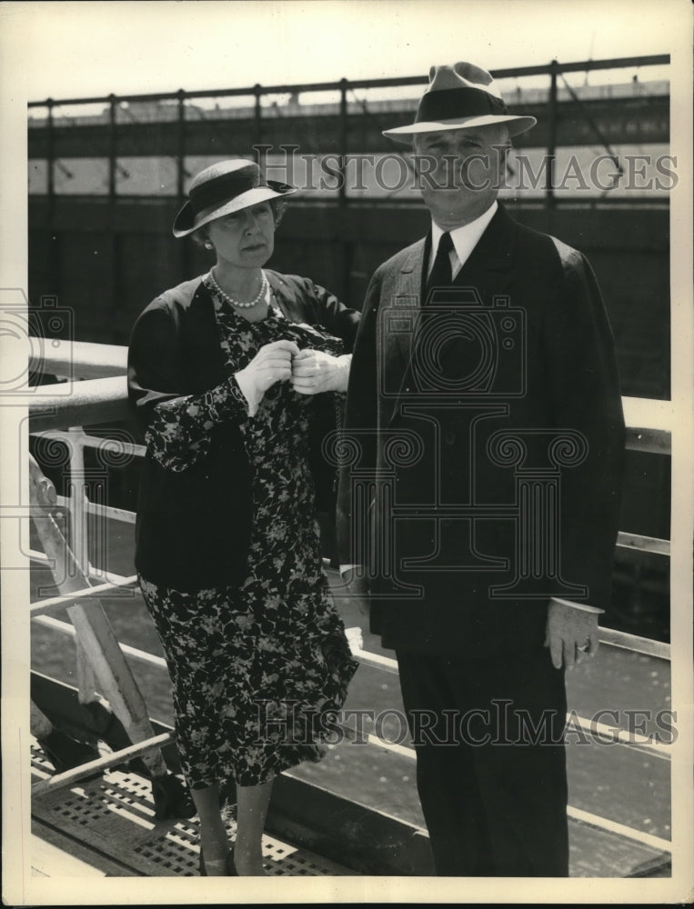 1934 Admiral David Foote Sellers &amp; Mrs. Sellers on S.S. Washington - Historic Images