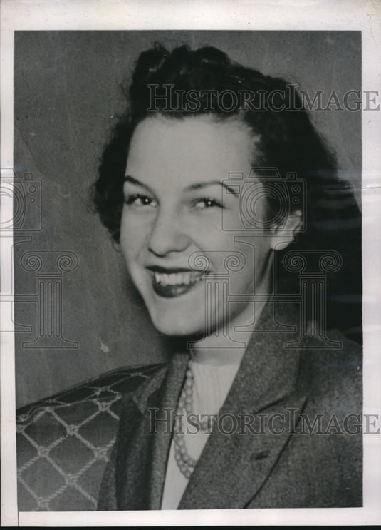 1938 Laura Dille University of Missouri Queen of Queens Wins Pageant - Historic Images