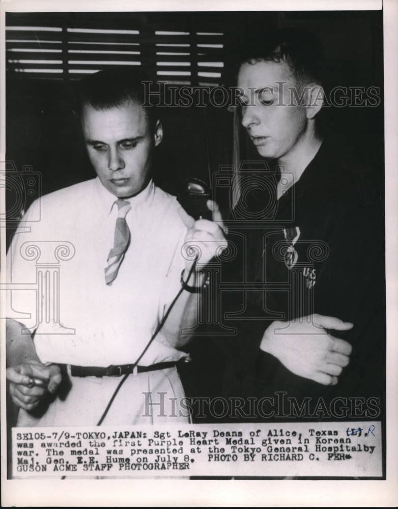 1950 Press Photo Sgt. LeRay Deans receives 1st Purple Heart from Maj. Gen. Humes - Historic Images