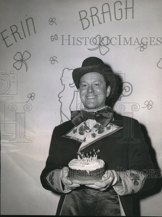 1943 Press Photo Player Michael OShea celebrates his birthday on St.Paddys day - Historic Images