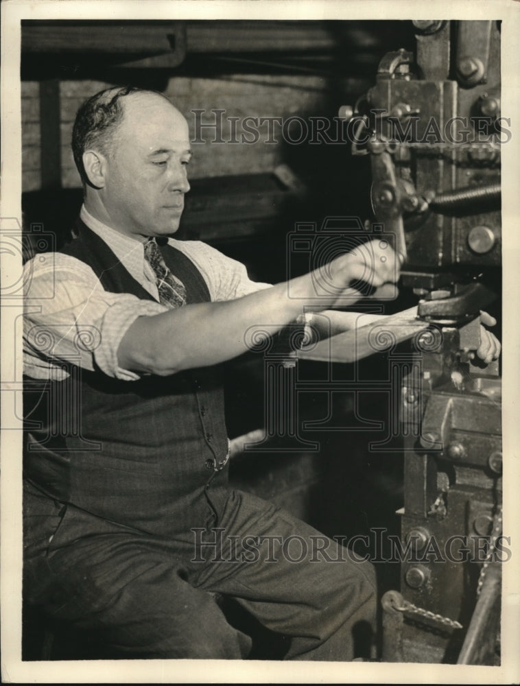 1935 Press Photo Adolph Weiss Working on Cutting Machine at His Iron Works - Historic Images