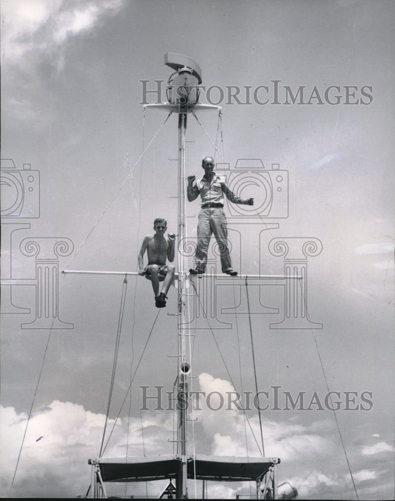 1946 Press Photo Crew members Stand on Mast of Oil Exploration Ship The Stanba-Historic Images