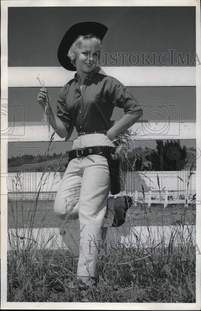 1959 Press Photo Jo Marsh dressed for 4th of July Celebration in Watsonville, CA - Historic Images