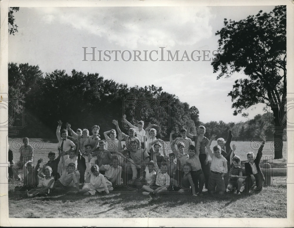 1939 Children at the Rocky River Reservation - Historic Images